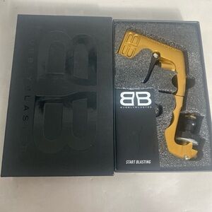 Bubbly Blaster is a champagne saucer/coupe designed by the brand BubblyBlaster